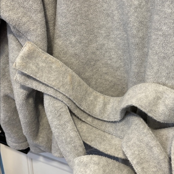 SKIMS Light Gray fleece wrap robe - Picture 9 of 10